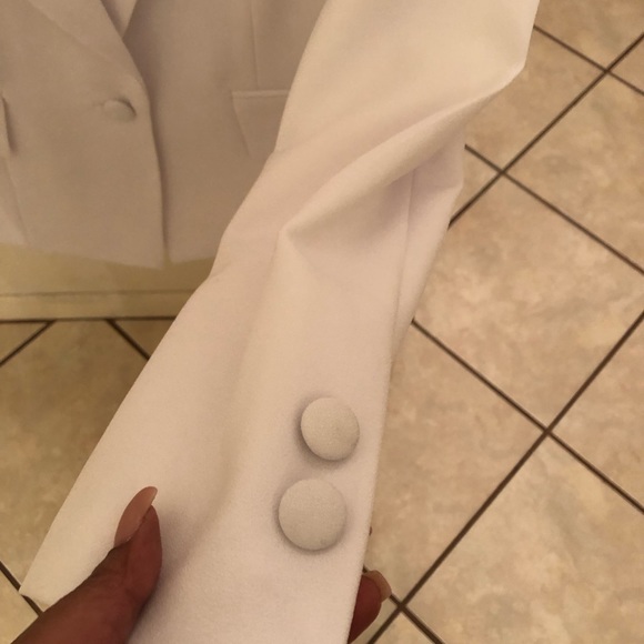 Beau Marc White Skirt Suit. - Picture 3 of 5